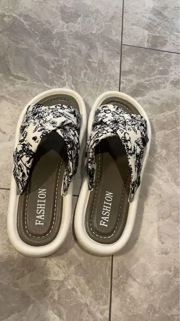 FASHION 꽃무늬 슬라이드 샌들 36