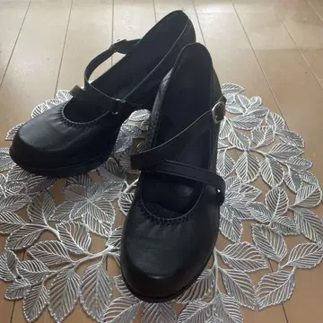 Re:gatA GLAMOROUS [M] 리게타 통굽 크로스 벨트 펌프스