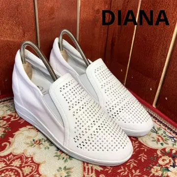 [새상품급!] DIANA 펀칭 가죽 슬립온 화이트 23cm