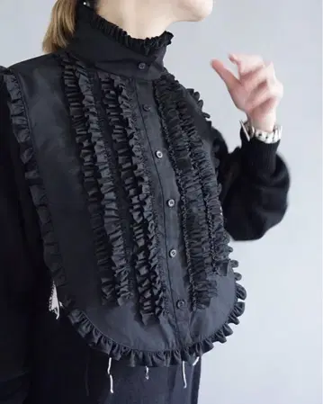 THOMAS MAGPIE 토마스 매그파이 프릴 카라 BLACK