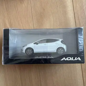 도요타 Aqua 미니카 화이트