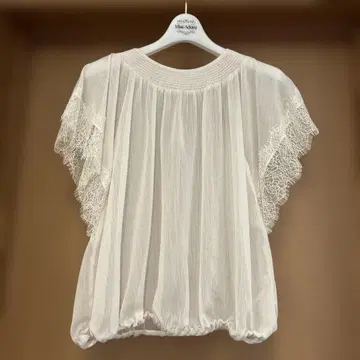 Ballsey 리버 레이스 콤비 셔링 넥 블라우스