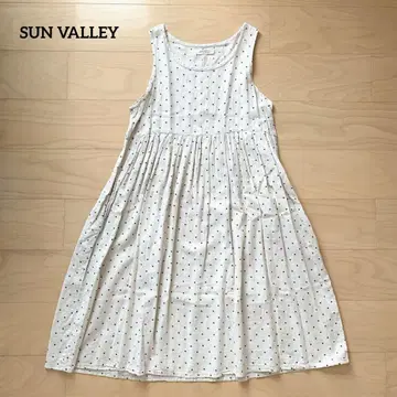 SUNVALLEY 면마 혼방 키나리 도트 무늬 슬리브리스 원피스 내추럴