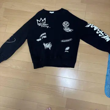 블랙 그래픽 프린트 트레이닝복