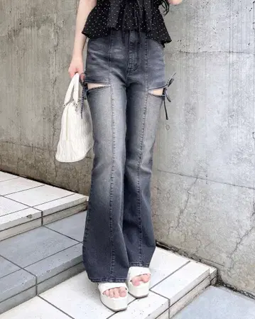 택 포함 새상품 사이드 리본 컷 아웃 플레어 데님 팬츠