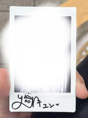 STAYC 윤 친필 사인 폴라로이드