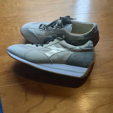 DIADORA 그레이 스니커즈 25