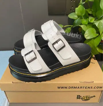 Dr.Martens 통굽 샌들 화이트 남녀 공용