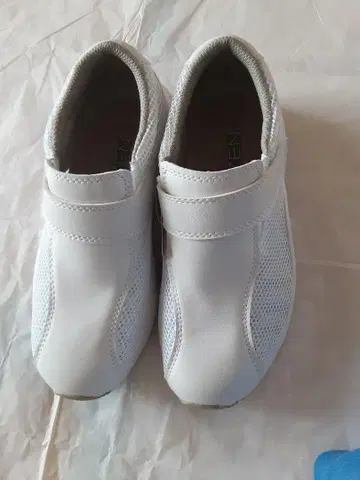 KAZEN 메쉬 스니커즈 23.5cm 화이트 [택 포함, 박스 없음]