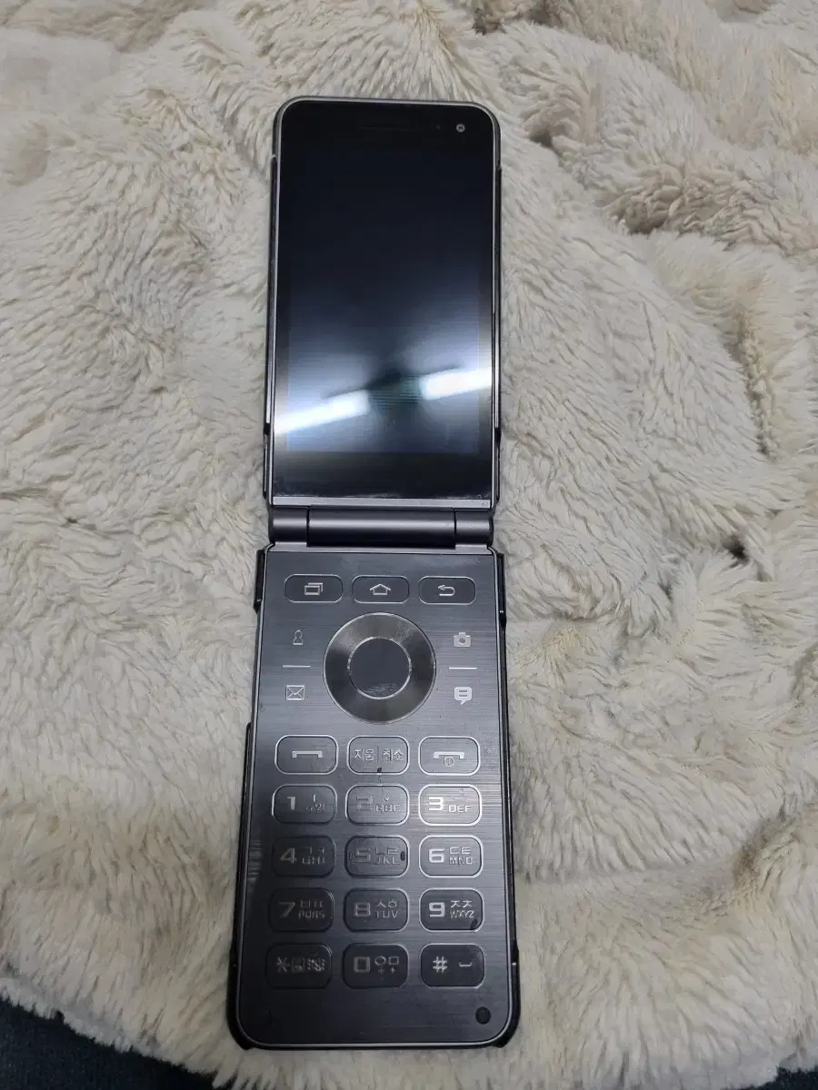 Samsung Galaxy Folder 2, manufactured in 2021