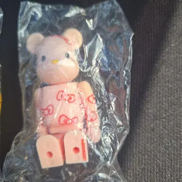 헬로키티 베어브릭 2004년