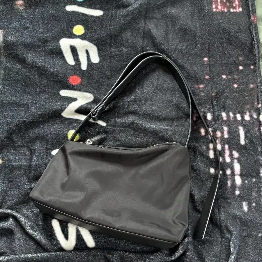Roh Seoul Rowie Shoulder Bag Black on Bunjang Global Site.