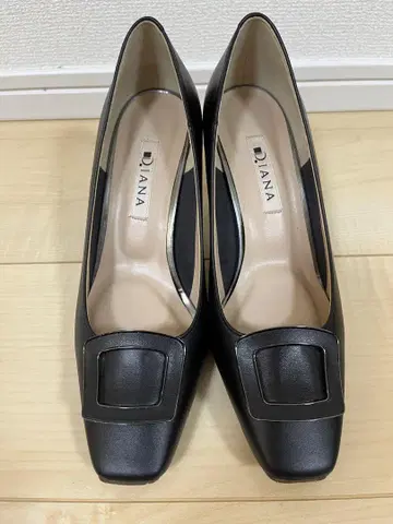 DIANA 블랙 하이힐 펌프스