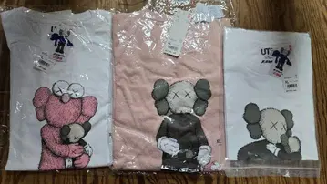 유니클로 KAWS 콜라보 티셔츠 UT 택 포함 새상품 3장 세트