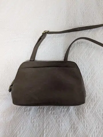 다크 브라운 숄더백