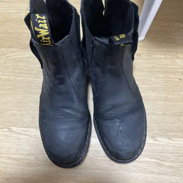 Dr. Martens 블랙 사이드 고어 부츠