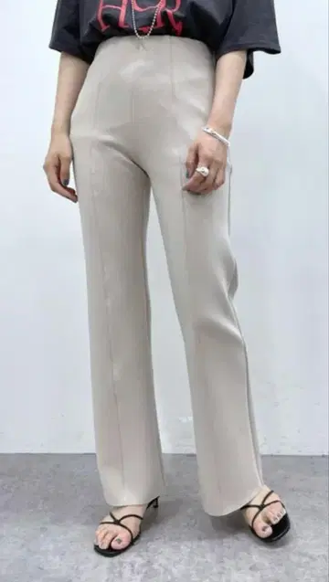 chignon 라이트 종이상자 부츠 컷 팬츠