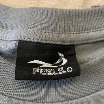 Feels 티셔츠 우에스기 슈헤이 FEELS. 자수 로고 그레이 티셔츠