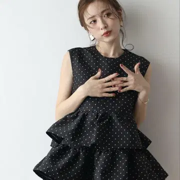 라지엠 Lojur 라주르 도트 자카드 상의 페플럼 프릴