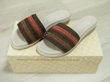 이탈리아 슈 메이커 멀티 컬러 벨트 플랫 뮬 23.5cm