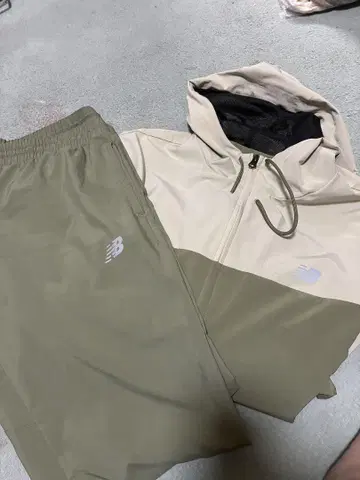New Balance 후드 자켓과 팬츠 세트
