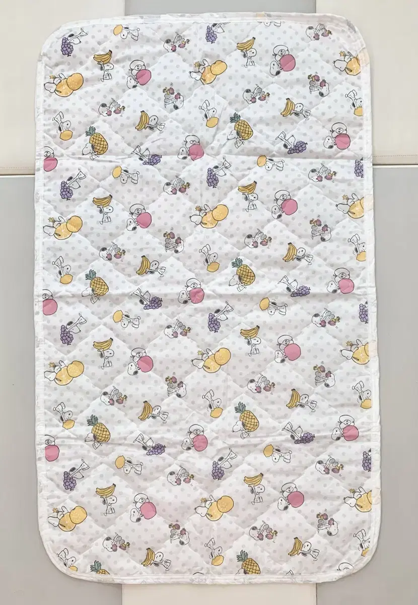 스누피 과일 누빔 아기침대 밴드 패드 토퍼 70*120cm(새상품)