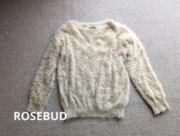 ROSEBUD 크림색 V넥 스웨터
