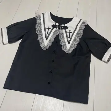 MARS 마즈 BIG 옷깃 크로스 자수 블라우스 화이트
