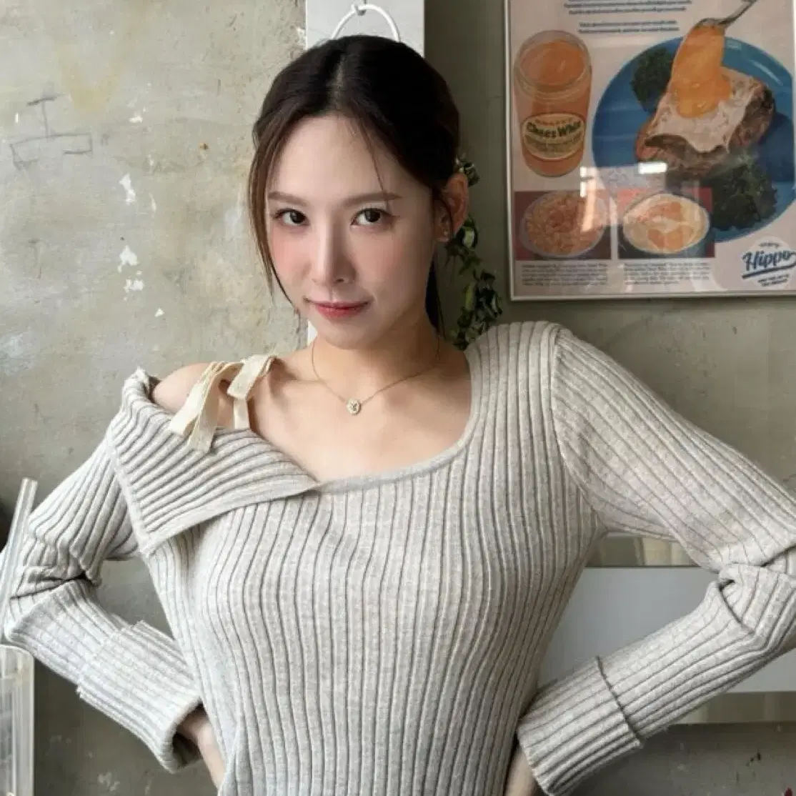 GLOWNY | 글로니 Nayeon Wearing Glowny - isa Asymmetrical