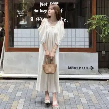 홀리데이 앤 홀리데이 커팅 리본 원피스