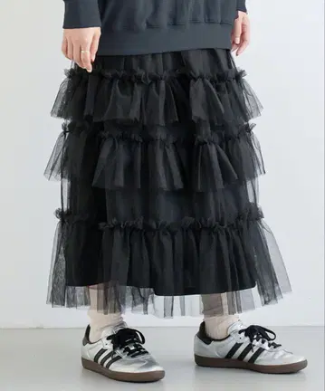 프릴이 달린 블랙 얇은 명주 그물 롱 스커트