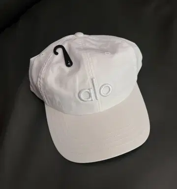 alo 화이트 캡 an