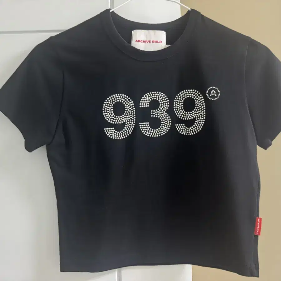 ARCHIVE ■ BOLD 939 LOGO T-SHIRTS 939 LOGO T-SHIRTS (WHITE) - ARCHIVE BOLD | 60% - Asian