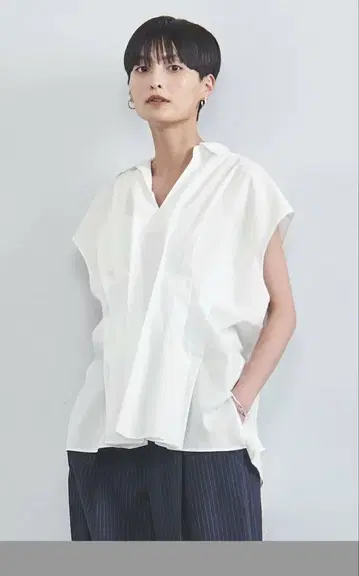 신품 택 포함 유나이티드 애로우즈 턱 프렌치 슬리브 블라우스 셔츠