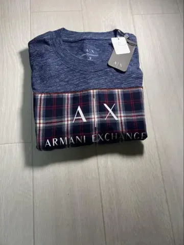 Armani Exchange 체크 무늬 티셔츠 네이비