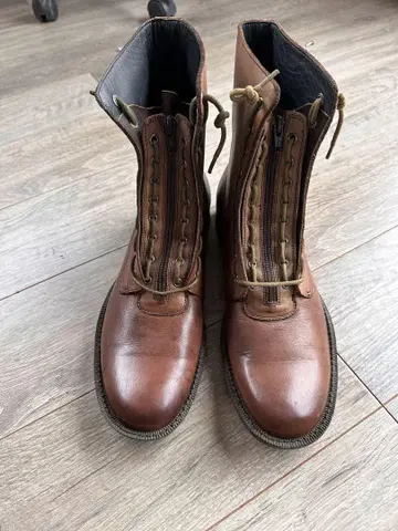 브라운 가죽 워크 부츠