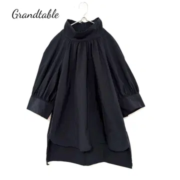 Grandtable 블랙 하이넥 탑