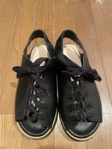 블랙 레이스업 샌들