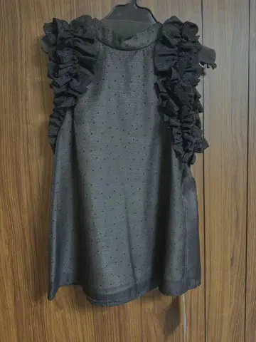 Rirandture 리랜드트루 숄더 프릴 블라우스