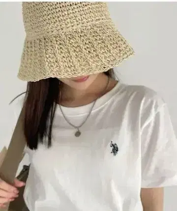 컴팩트한 실루엣 베이직 티셔츠 사이즈 S M L