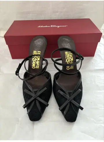 페라가모 블랙 메쉬 레이스 리본 포함 앵클 샌들