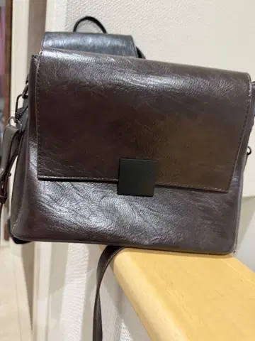 다크 브라운 숄더백 플랩