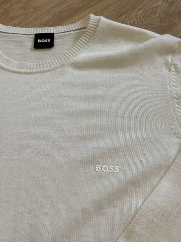 BOSS 화이트 크루넥 니트