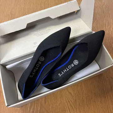 ROTHYS 블랙 스틸레토 플랫 슈즈