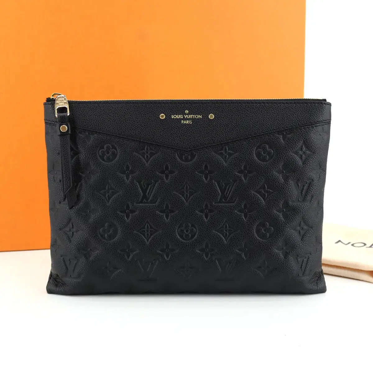daily pouch lv purse clutch