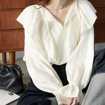 DISCOAT 프릴 블라우스 아이보리