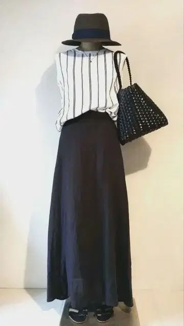 C6028 스트라이프 절개 탱크 블라우스 코디