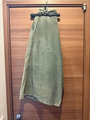 올리브 그린 코듀로이 스커트