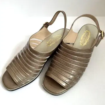 긴자 요시노야 에나멜 샌들 22.5cm 새상품급