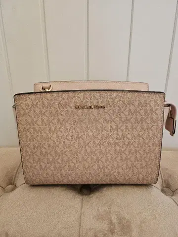 마이클코어스 MICHEALKORS 모노그램 숄더백 핑크